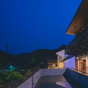 日本很黄的吸乳A片App
